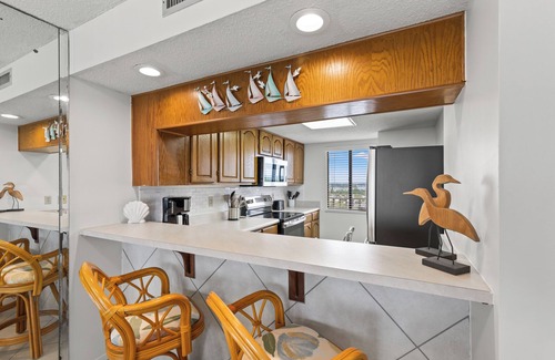 Lower Grand Lagoon Condo | Commodore 1002 1BR Condo with Balcony & Stunning Ocean Views Seasonal Rates