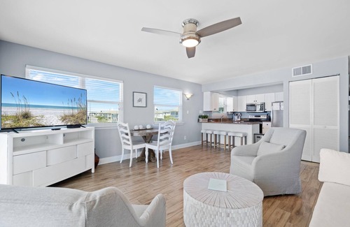 Seagrove Beach Condo | Commodore's Retreat 306,Beach Front Condo w/Private Beach Access, Pool
