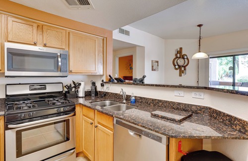 Maryvale Village Condo | Communal Pool: Sunny First-Floor Condo in Phoenix