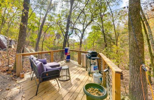 Lost Bridge Village Apartment | Community Perks Cozy Hideaway Near Beaver Lake