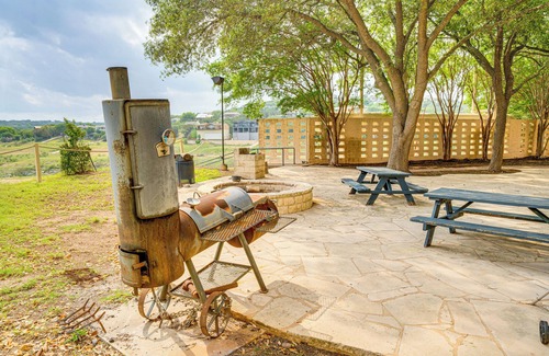 Lago Vista Apartment | Community Perks: Scenic Lake Travis Getaway!