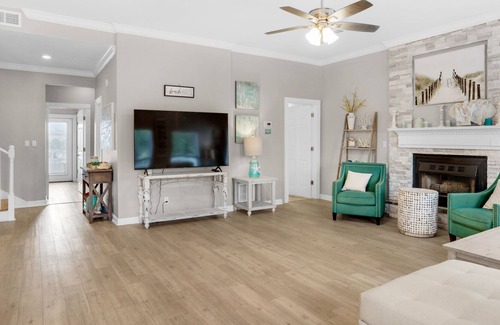 Fort Walton Beach - Destin House | 🦩Community Pool-350yards2Beach-4 Bikes Available-5BR Flirty Flamingo 🦩