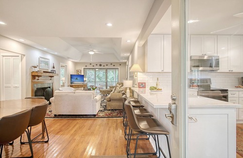 West Beach Cottage | Community pool, dock, river views!