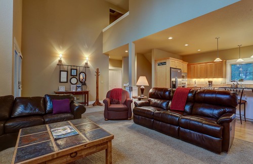 Westbrook Meadows House | Community Pool (Seasonal) & Hot Tub, On River Trail, Ski/Drying Rack
