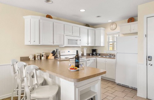 Kimberling City Condo | Community Pool-Mini Golf-Table Rock Access @ Kim City Condo- Free Tickets