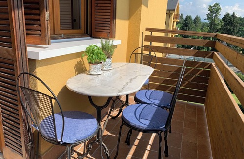 Guanzate Apartment | Como Lake Milan Dream Apartment - 5 minutes from the highway, surrounded by greenery