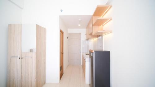 Surabaya Apartment | Compact and Strategic Studio at Bale Hinggil Apartment By Travelio