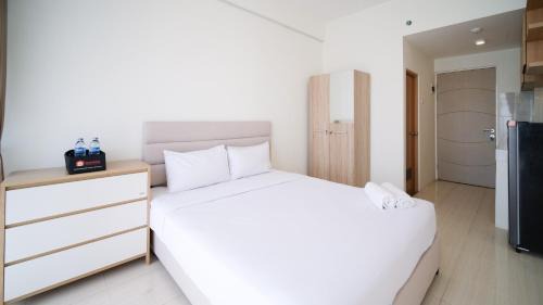 Surabaya Apartment | Compact and Strategic Studio at Bale Hinggil Apartment By Travelio