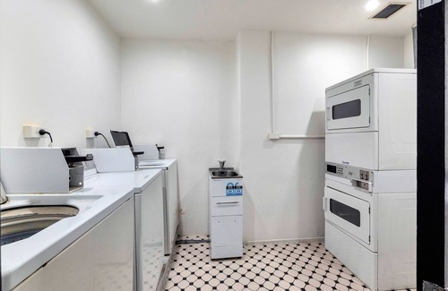 Auckland Central Business District Apartment | Compact & Budget City Apartment with Air-con