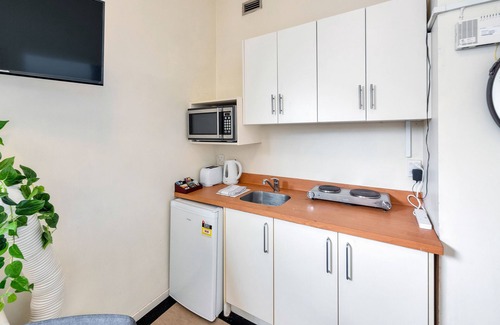 Auckland Central Business District Apartment | Compact & Budget City Apartment with Air-con