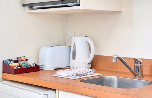 Auckland Central Business District Apartment | Compact & Budget City Apartment with Air-con