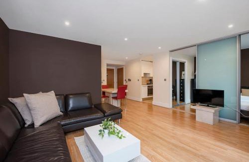 Bunhill Apartment | Compact Flat With A River View Close To Big Ben
