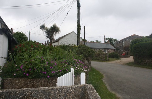 Treen Cottage | Compact traditional cottage - Coastal Village of Treen