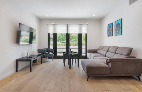 La Brea Hotel | Compass Luxury Living
