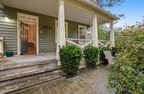 Olivia Beach House | Compass Rose - Olivia Beach