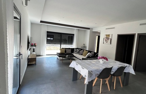 Les Tourrettes Villa | Complete 4-bedroom villa