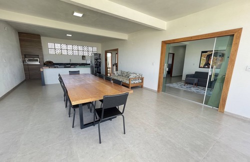 Prado House | COMPLETE HOUSE w/5 Suites Pool 1 Min from the Beach