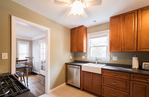 Cleveland House | Completely Remodeled Exterior And Interior - We're Ready To Host You !