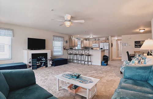 Wildwood Condo | Completely Refurbished, Modern Accommodations, and One Block to the Beach!