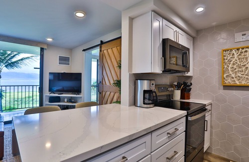 Kihei Condo | Completely remodeled 2 bedroom King bed AC Kauhale Makai on the top floor