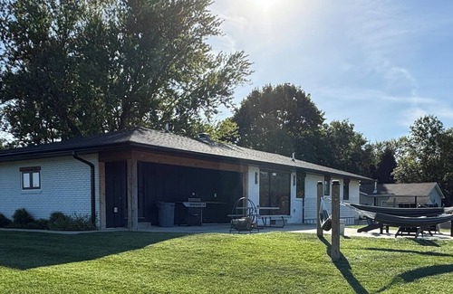 Orange Prairie House | Completely remodeled luxury 3 bedroom, 3 bathroom House in quiet country setting
