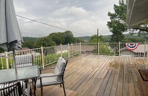 Shell Knob House | Completely Remodeled Lake View House-Slip Included