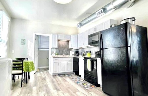 Smithville Apartment | Completely remodeled efficiency unit one block from the Smithville square