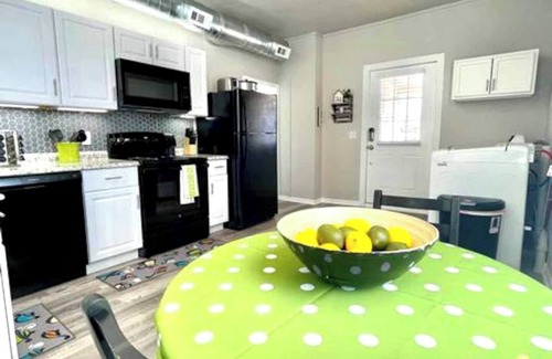 Smithville Apartment | Completely remodeled efficiency unit one block from the Smithville square