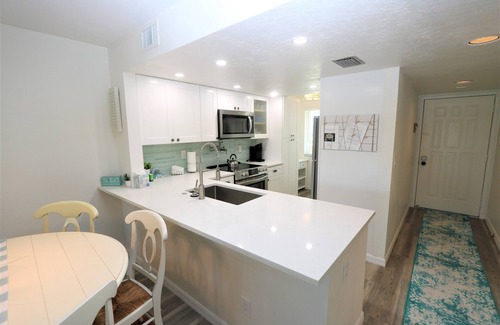 Marco Island Condo | Completely Renovated Condo