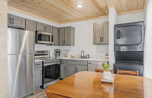 Celina Apartment | Completely renovated 2 bedroom apartment in quaint Celina