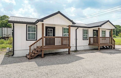 Celina Apartment | Completely renovated 2 bedroom apartment in quaint Celina
