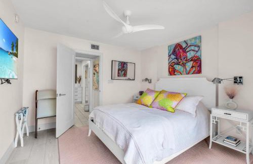 Park Shore House | Completely renovated first floor condo