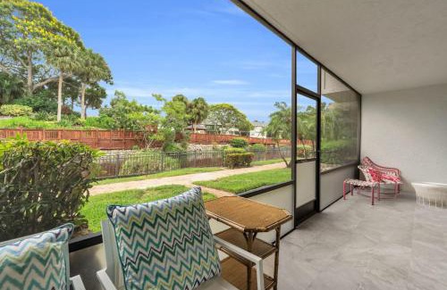 Park Shore House | Completely renovated first floor condo