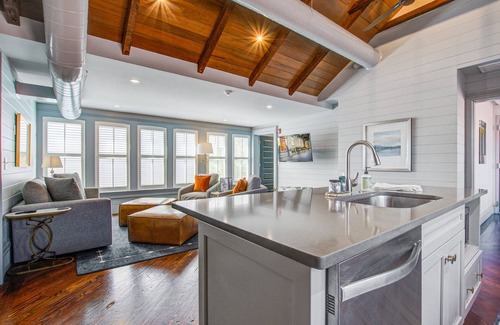 Cannonborough Elliotborough Apartment | Completely renovated condo with washer/dryer & full kitchen