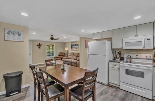 Huddleston House | COMPLETELY RENOVATED home located in Mitchell's Point Marina & RV Park. PET FRIENDLY & FIRE PIT!