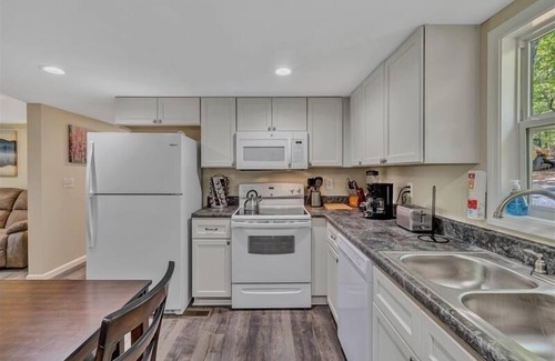 Huddleston House | COMPLETELY RENOVATED home located in Mitchell's Point Marina & RV Park. PET FRIENDLY & FIRE PIT!