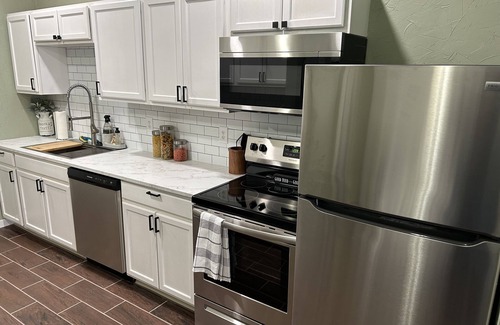 Boone Apartment | Completely renovated! Within a few blocks of downtown bars and restaurants