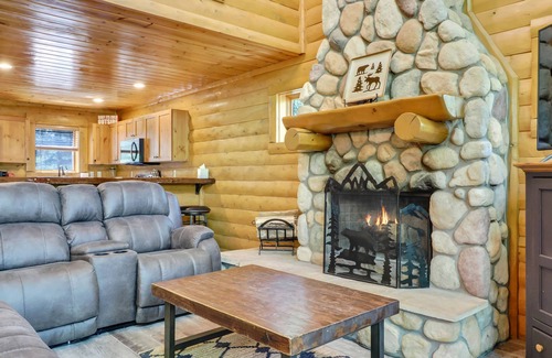 Boyne City Cabin | Completely updated Boyne Mountain Cabin Ski-in/out