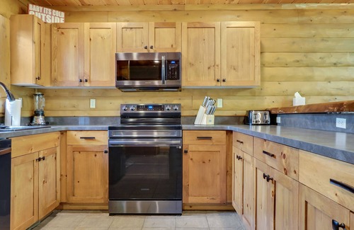 Boyne City Cabin | Completely updated Boyne Mountain Cabin Ski-in/out