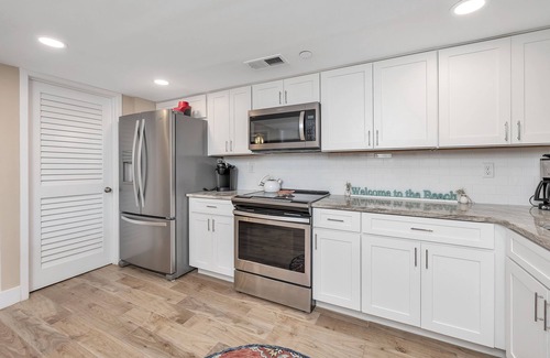 Saint Simons Island Condo | Completely renovated! Oceanfront Condo with Pool and Private Boardwalk to Beach with an oceanview!