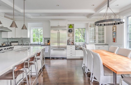Sagaponack House | Complex located in Sagaponack, walking distance to Wolffer Estate with.
