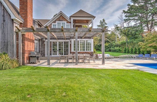 Sagaponack House | Complex located in Sagaponack, walking distance to Wolffer Estate with.