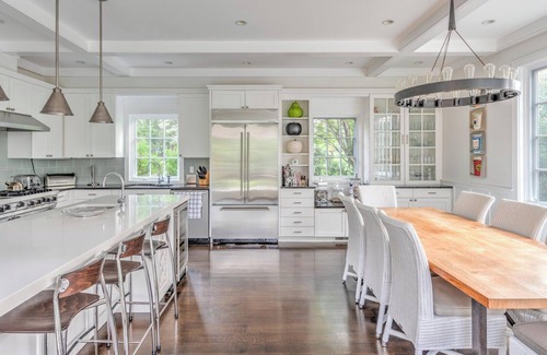Sagaponack House | Complex located in Sagaponack, walking distance to Wolffer Estate with.