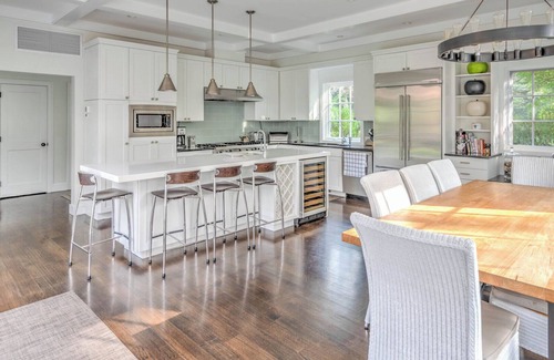 Sagaponack House | Complex located in Sagaponack, walking distance to Wolffer Estate with.