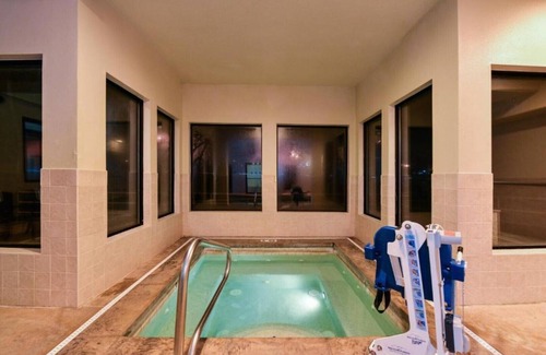 Gladstone House | Complimentary amenities include Breakfast Buffet !