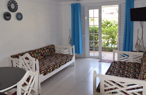Ocho Rios Resort | Complimentary Wine At Fishermans Point Resort