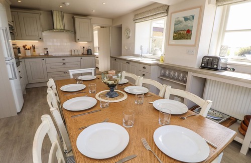 Newport Cottage | COMPTON GRANGE, pet friendly, character holiday cottage in Freshwater