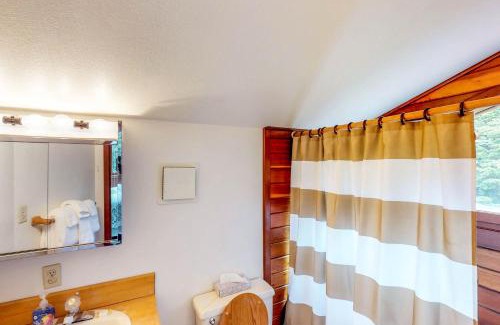 Alyeska Ski Chalet | Compton's
