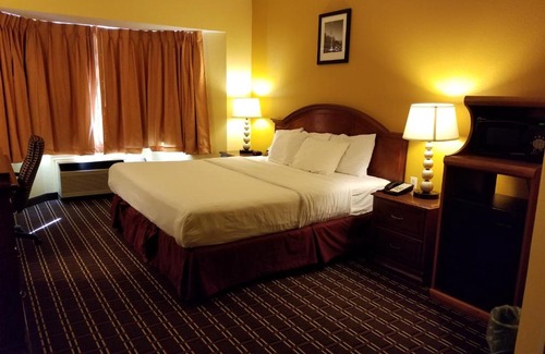 Owosso Hotel | Comstock Inn & Conference Center