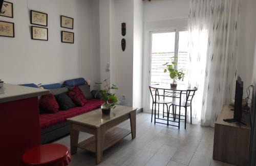 Carretera de Cadiz House | Con terraza y muy cerca de la playa,centro y estación de tren